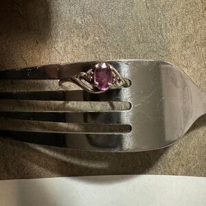 Selling this ring I believe it’s a size 6.5 or 7 it has a pinkish stone